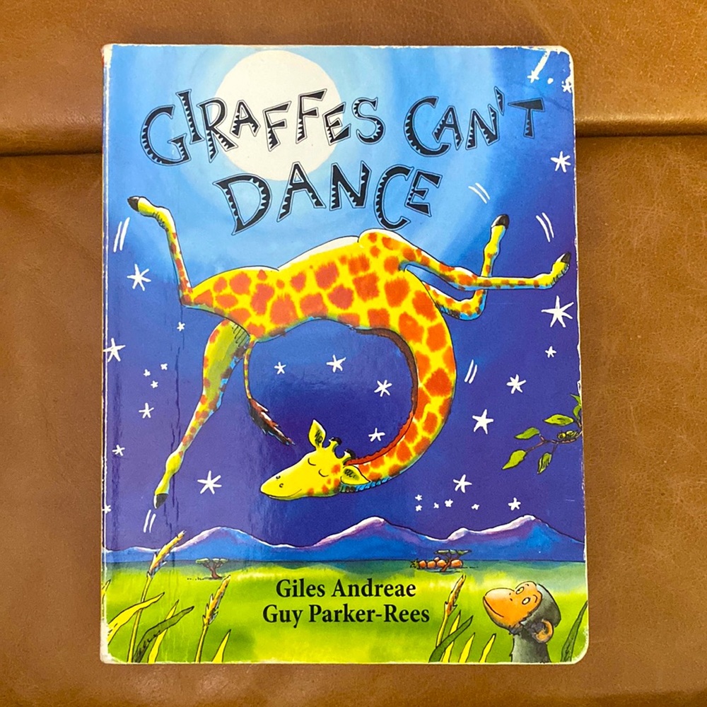 3/$20 💕 GIRAFFES CAN’T DANCE book